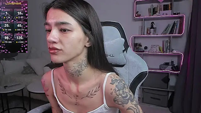 Snapshot of vinkitinkii chatting on March 9, 6:39 am vinkitinkii online show from March 9, 6:39 am