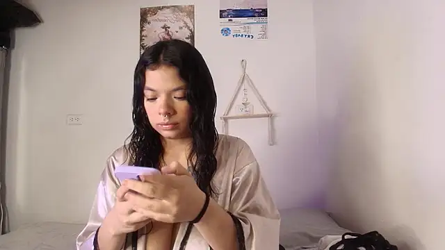 Snapshot of yungelitamor_ chatting on March 8, 5:28 am yungelitamor online show from March 8, 5:28 am