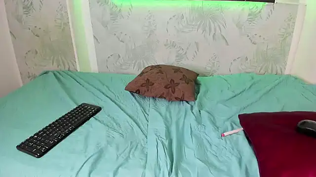 Snapshot of yungelitamor_ chatting on March 23, 7:42 am yungelitamor online show from March 23, 7:42 am