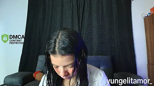 Snapshot of yungelitamor_ chatting on October 6, 4:57 am yungelitamor online show from October 6, 4:57 am