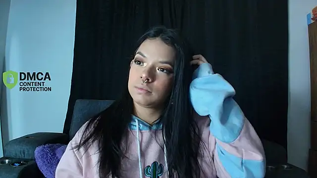 Snapshot of yungelitamor_ chatting on May 13, 5:25 am yungelitamor online show from May 13, 5:25 am