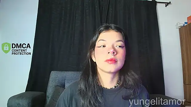 yungelitamor  online show from November 17, 5:00 am