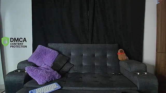 yungelitamor  online show from April 20, 5:32 am