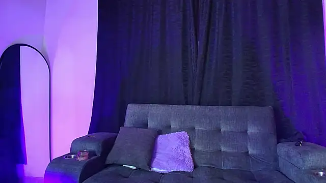 Snapshot of yungelitamor_ chatting on July 21, 5:09 am yungelitamor online show from July 21, 5:09 am