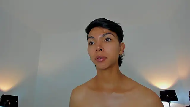 xhenisa  online show from April 3, 8:37 pm