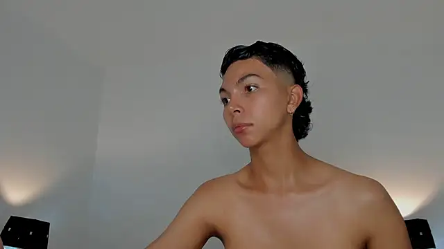 xhenisa  online show from January 8, 8:37 pm