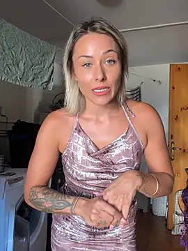 Snapshot of petrouchkaaa_ chatting on July 17, 10:34 am petrouchkaaa online show from July 17, 10:34 am