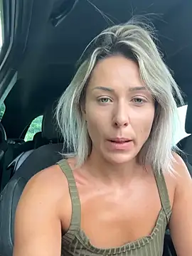 Snapshot of petrouchkaaa_ chatting on June 9, 1:01 pm petrouchkaaa online show from June 9, 1:01 pm