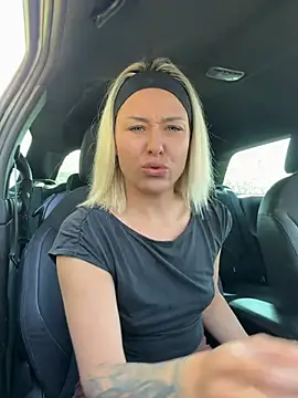 petrouchkaaa  online show from April 5, 7:59 am