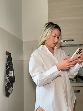 petrouchkaaa  online show from February 19, 8:44 am