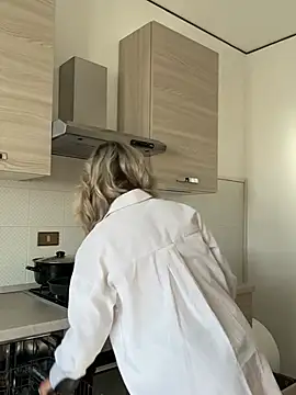 petrouchkaaa  online show from March 19, 9:09 am