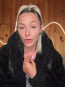 petrouchkaaa  online show from April 16, 9:39 pm