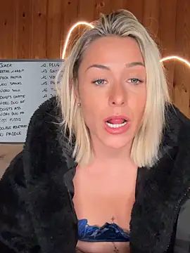 petrouchkaaa  online show from March 26, 9:02 pm