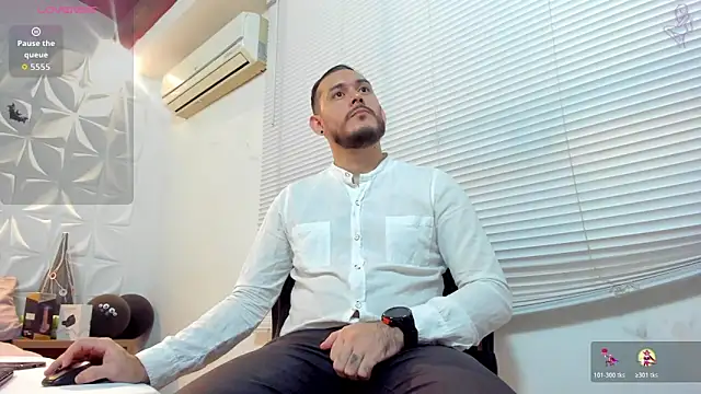 jeanpiere  online show from October 31, 9:00 pm