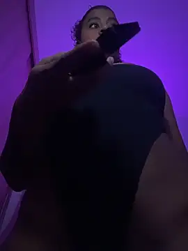 charlotteeruss online show from April 19, 1:39 am