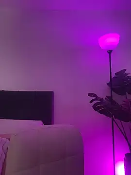 charlotteeruss online show from March 19, 4:56 am