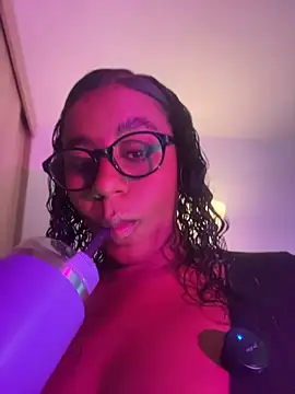 Snapshot of charlotteeruss chatting on July 9, 8:30 pm charlotteeruss online show from July 9, 8:30 pm
