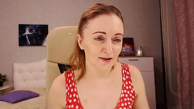 Snapshot of BettyFootFetish chatting on February 8, 11:55 am BettyFootFetish online show from February 8, 11:55 am
