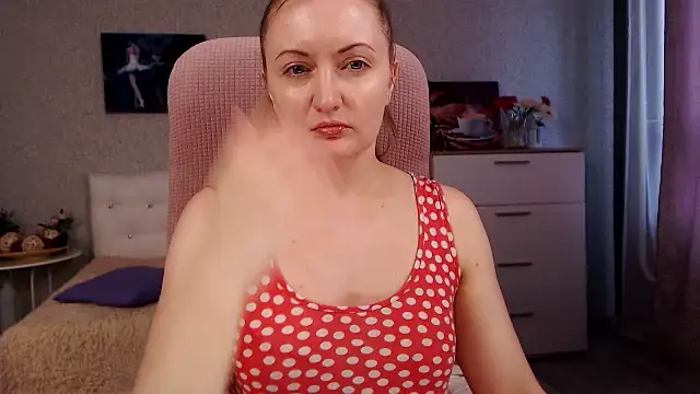 Snapshot of BettyFootFetish chatting on May 11, 11:55 am BettyFootFetish online show from May 11, 11:55 am