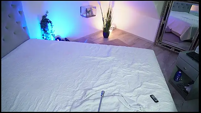 Snapshot of hotmilfbitch chatting on July 13, 9:58 pm hotmilfbitch online show from July 13, 9:58 pm