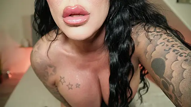 Snapshot of hotmilfbitch chatting on May 10, 7:49 pm hotmilfbitch online show from May 10, 7:49 pm