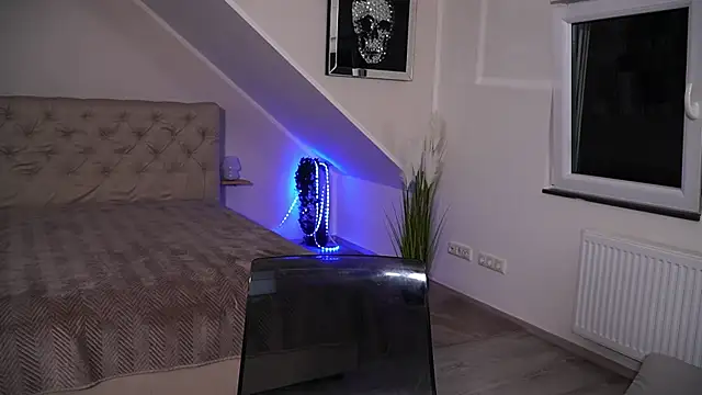 hotmilfbitch online show from October 10, 11:16 pm