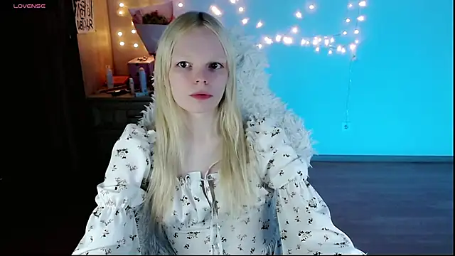 Snapshot of Emily_Nyaffee chatting on March 19, 7:27 pm Emily Nyaffee online show from March 19, 7:27 pm
