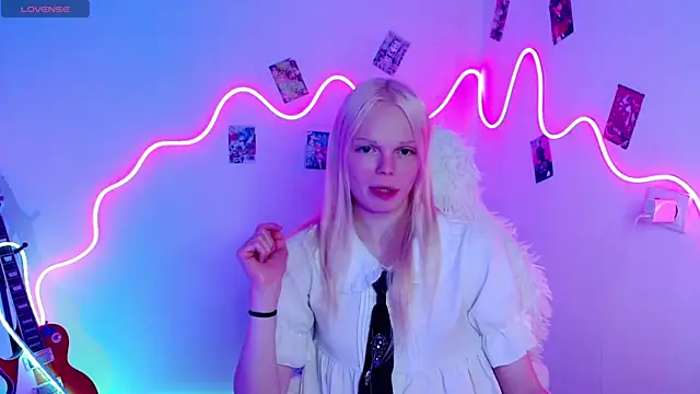 Snapshot of Emily_Nyaffee chatting on October 4, 12:01 am Emily Nyaffee online show from October 4, 12:01 am