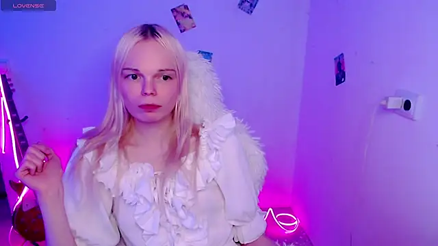 Emily Nyaffee online show from December 2, 12:11 am