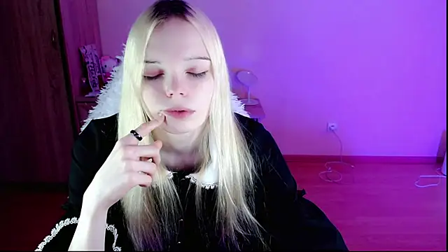 Snapshot of Emily_Nyaffee chatting on January 26, 9:18 pm Emily Nyaffee online show from January 26, 9:18 pm