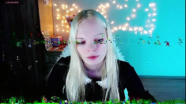 Snapshot of Emily_Nyaffee chatting on February 28, 1:05 am Emily Nyaffee online show from February 28, 1:05 am