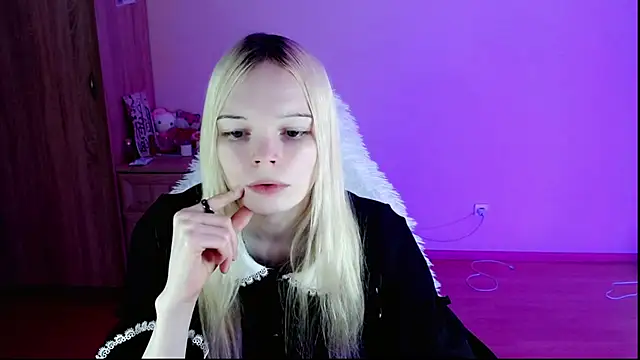Snapshot of Emily_Nyaffee chatting on January 25, 9:46 pm Emily Nyaffee online show from January 25, 9:46 pm