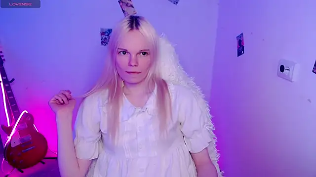 Emily Nyaffee online show from November 26, 9:48 pm