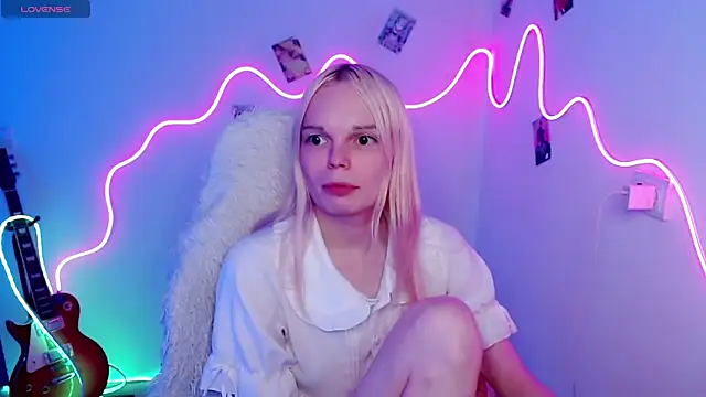 Emily Nyaffee online show from November 5, 1:03 pm