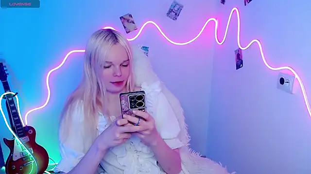 Emily Nyaffee online show from November 3, 3:15 pm