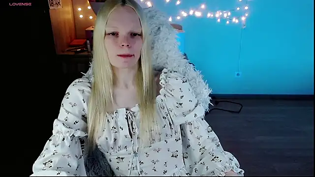 Snapshot of Emily_Nyaffee chatting on March 20, 7:14 pm Emily Nyaffee online show from March 20, 7:14 pm