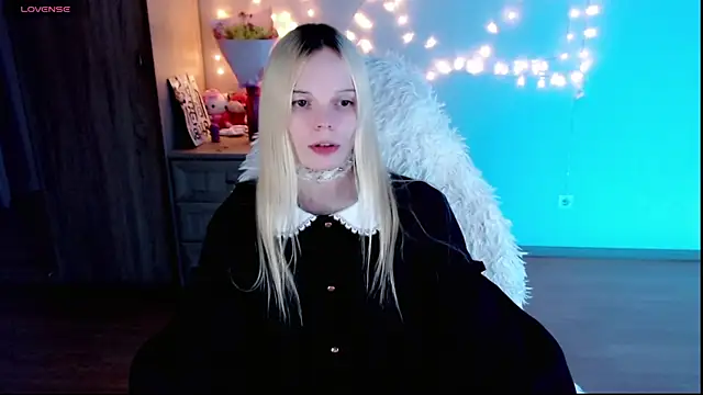 Snapshot of Emily_Nyaffee chatting on February 21, 11:54 pm Emily Nyaffee online show from February 21, 11:54 pm