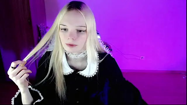 Snapshot of Emily_Nyaffee chatting on January 23, 9:29 pm Emily Nyaffee online show from January 23, 9:29 pm