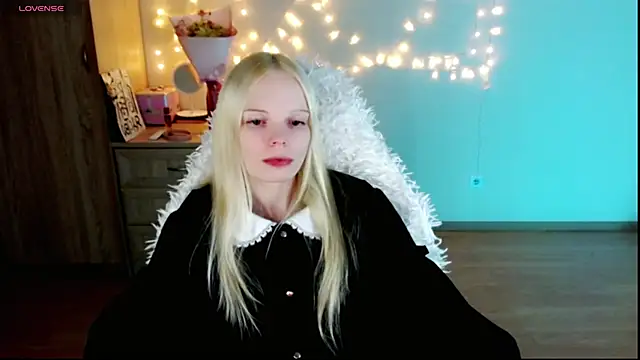 Snapshot of Emily_Nyaffee chatting on March 1, 5:16 pm Emily Nyaffee online show from March 1, 5:16 pm