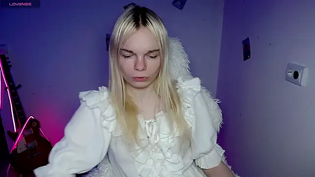 Emily Nyaffee online show from December 20, 8:39 am