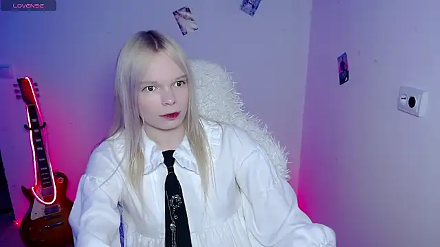 Emily Nyaffee online show from March 8, 8:45 pm