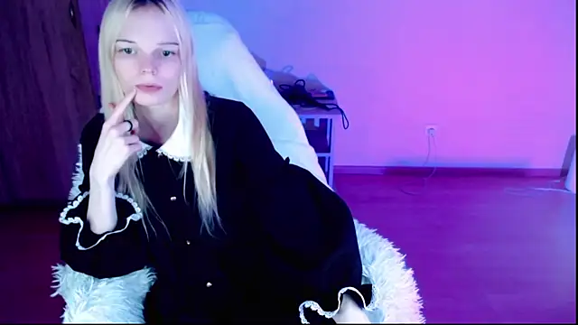 Snapshot of Emily_Nyaffee chatting on February 1, 12:29 am Emily Nyaffee online show from February 1, 12:29 am
