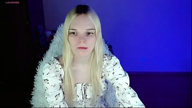 Snapshot of Emily_Nyaffee chatting on January 18, 1:19 am Emily Nyaffee online show from January 18, 1:19 am