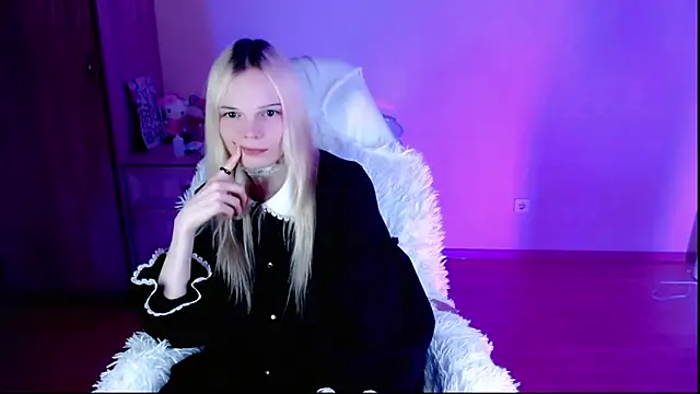 Snapshot of Emily_Nyaffee chatting on January 28, 11:28 pm Emily Nyaffee online show from January 28, 11:28 pm