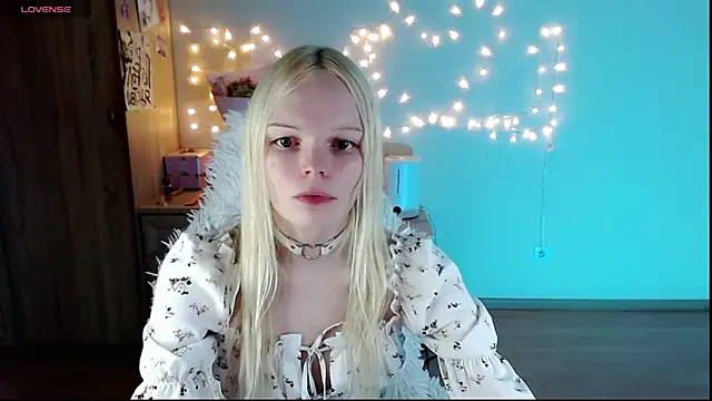 Snapshot of Emily_Nyaffee chatting on March 10, 12:28 pm Emily Nyaffee online show from March 10, 12:28 pm
