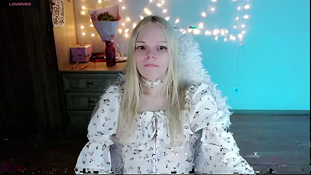 Snapshot of Emily_Nyaffee chatting on March 12, 11:12 pm Emily Nyaffee online show from March 12, 11:12 pm