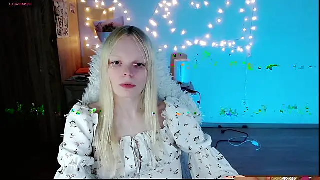 Snapshot of Emily_Nyaffee chatting on March 23, 1:53 am Emily Nyaffee online show from March 23, 1:53 am