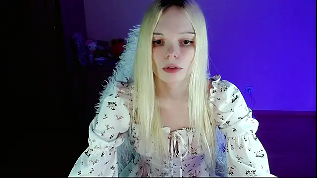 Snapshot of Emily_Nyaffee chatting on February 7, 12:31 am Emily Nyaffee online show from February 7, 12:31 am