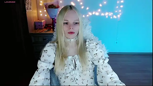 Snapshot of Emily_Nyaffee chatting on March 14, 7:23 pm Emily Nyaffee online show from March 14, 7:23 pm