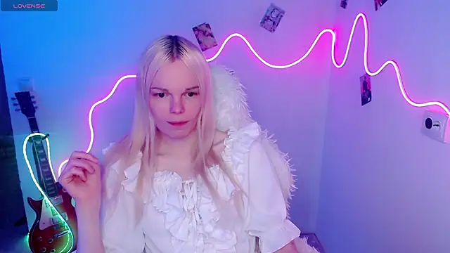 Emily Nyaffee online show from November 10, 7:08 pm